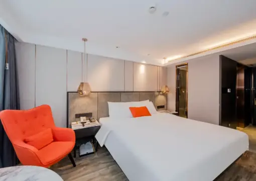 Queen Room With View