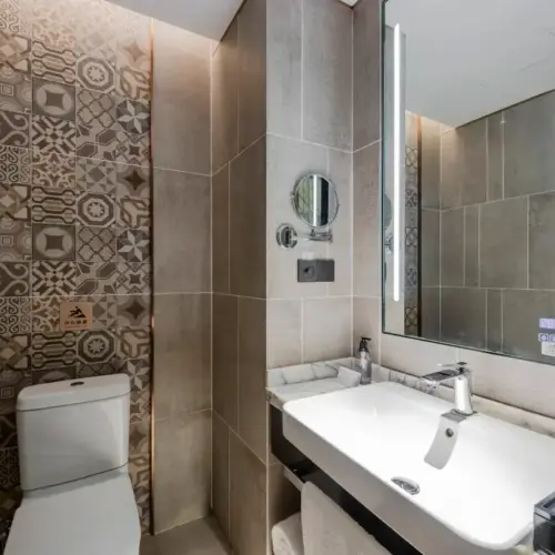 Queen Room With View
