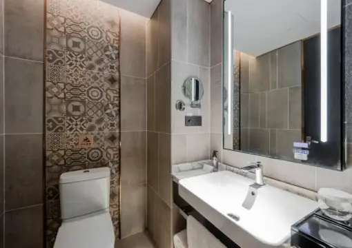 Queen Room With View