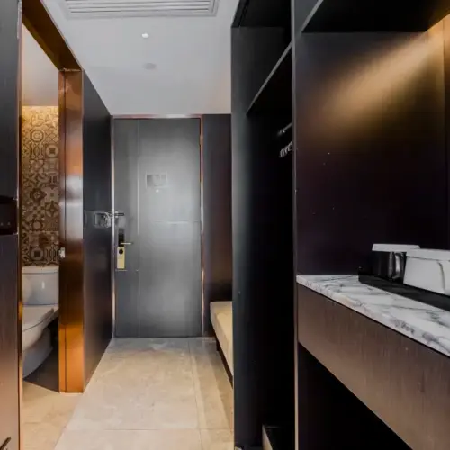 Queen Room With View