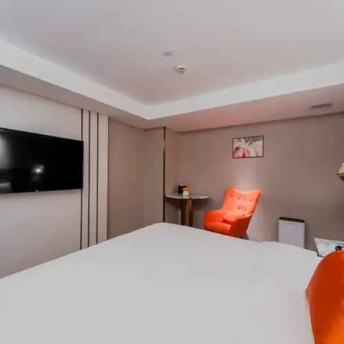 Double Bed Room A (Mobile Screen Casting + Minibar)