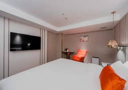 Double Bed Room A (Mobile Screen Casting + Minibar)