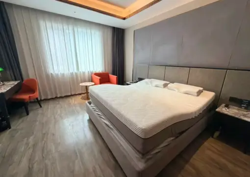 Queen Room With Memory Foam Mattress